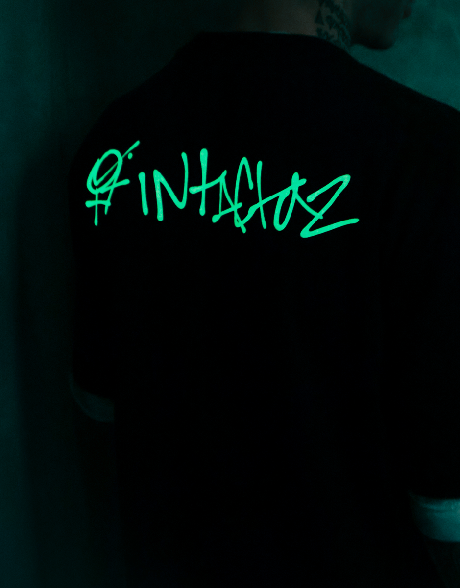 Camiseta Intactoz New Logo (Brilha no Escuro) Preta Escuro 2