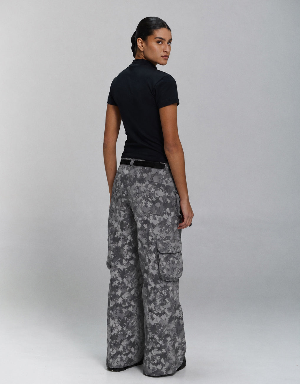 Calça Flare Utilitária Camuflada