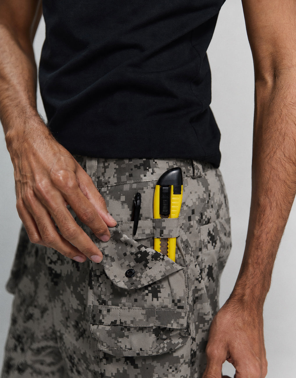 Calça Flare Utilitária Camuflada