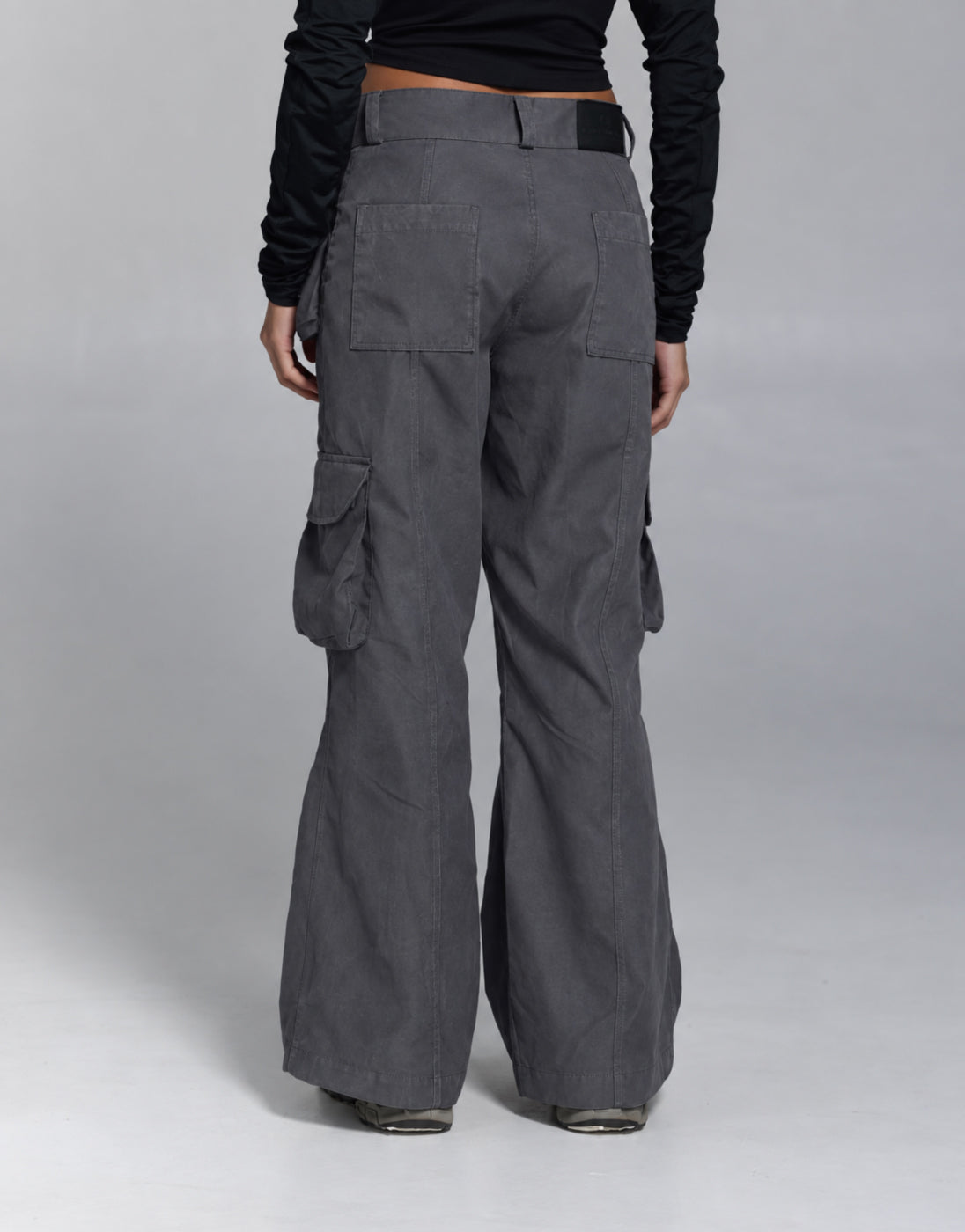 Calça Flare Utilitária Cinza