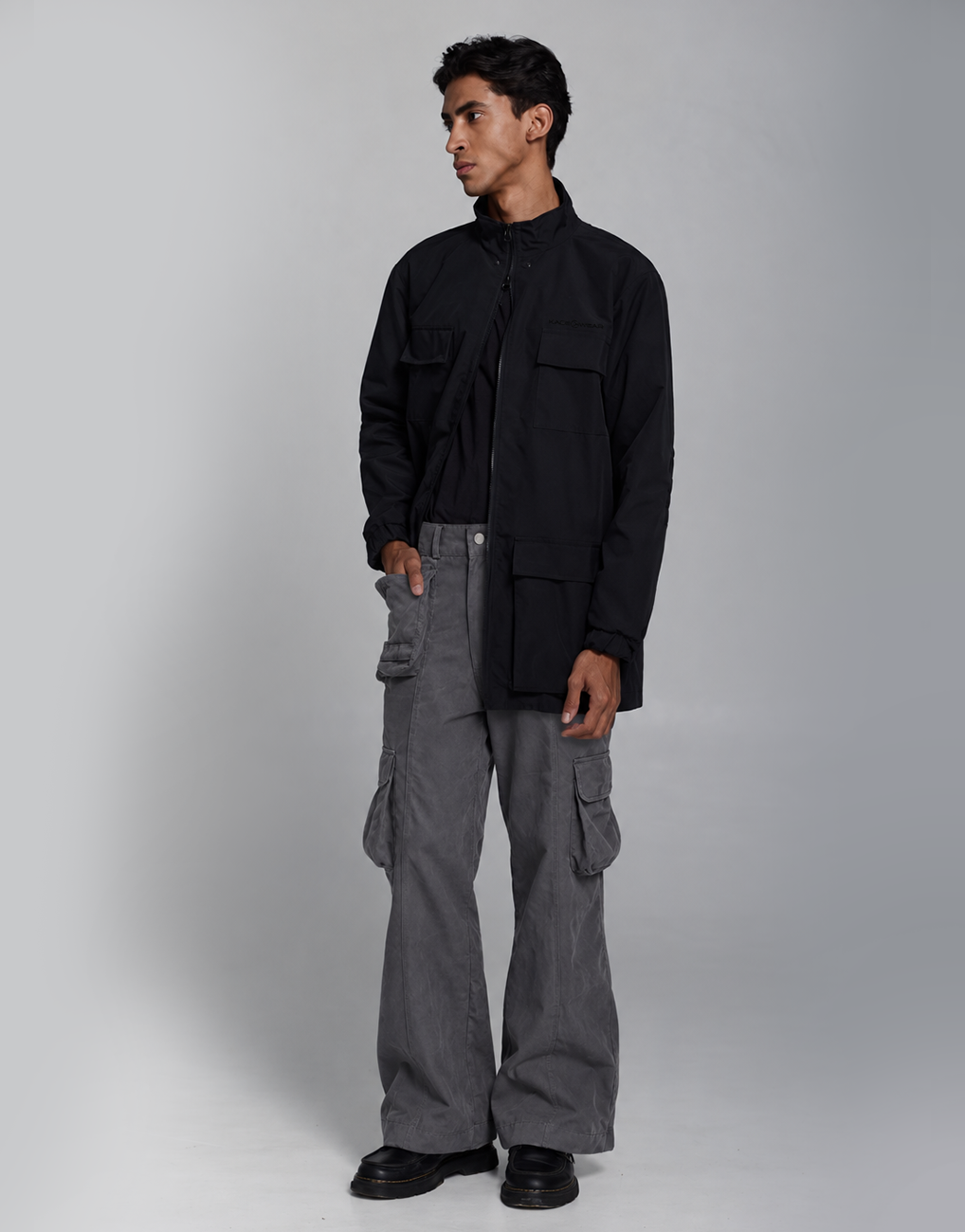 Calça Flare Utilitária Cinza