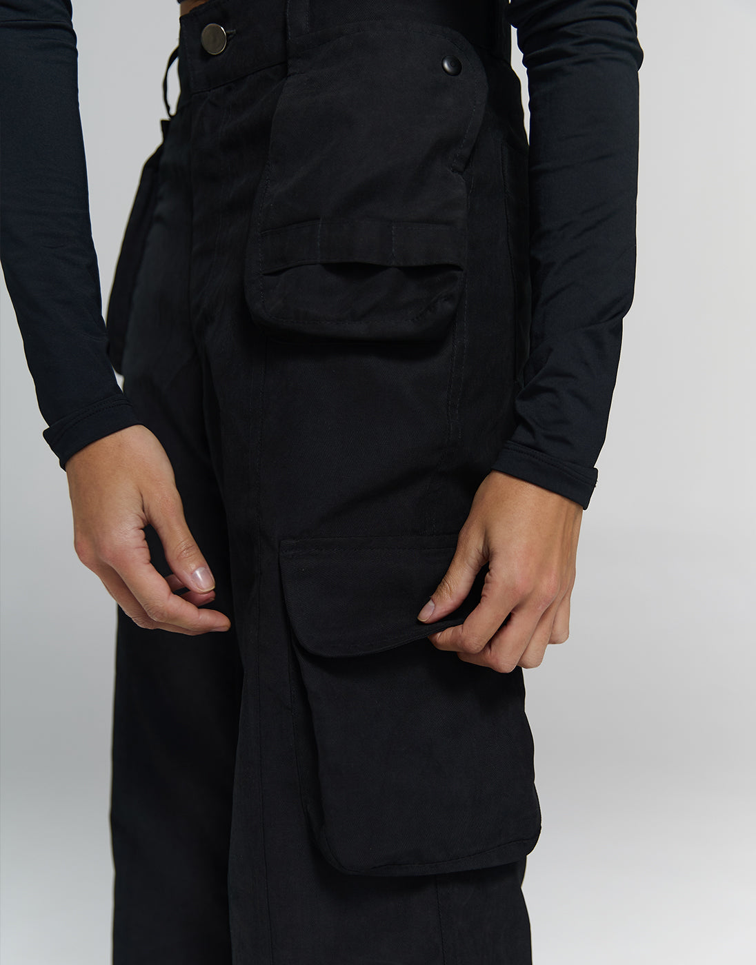 Calça Flare Utilitária Preta