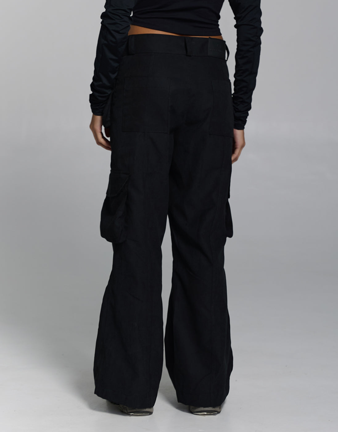 Calça Flare Utilitária Preta