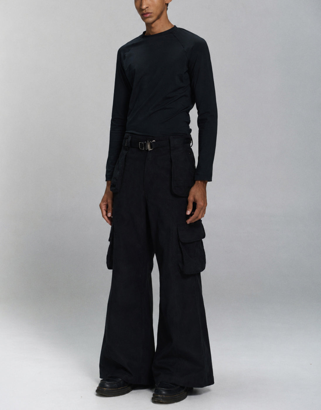 Calça Flare Utilitária Preta