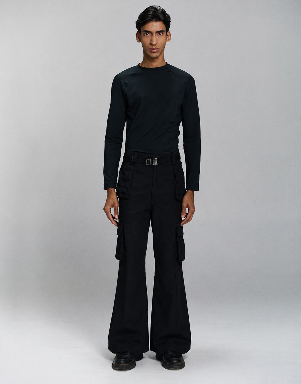 Calça Flare Utilitária Preta