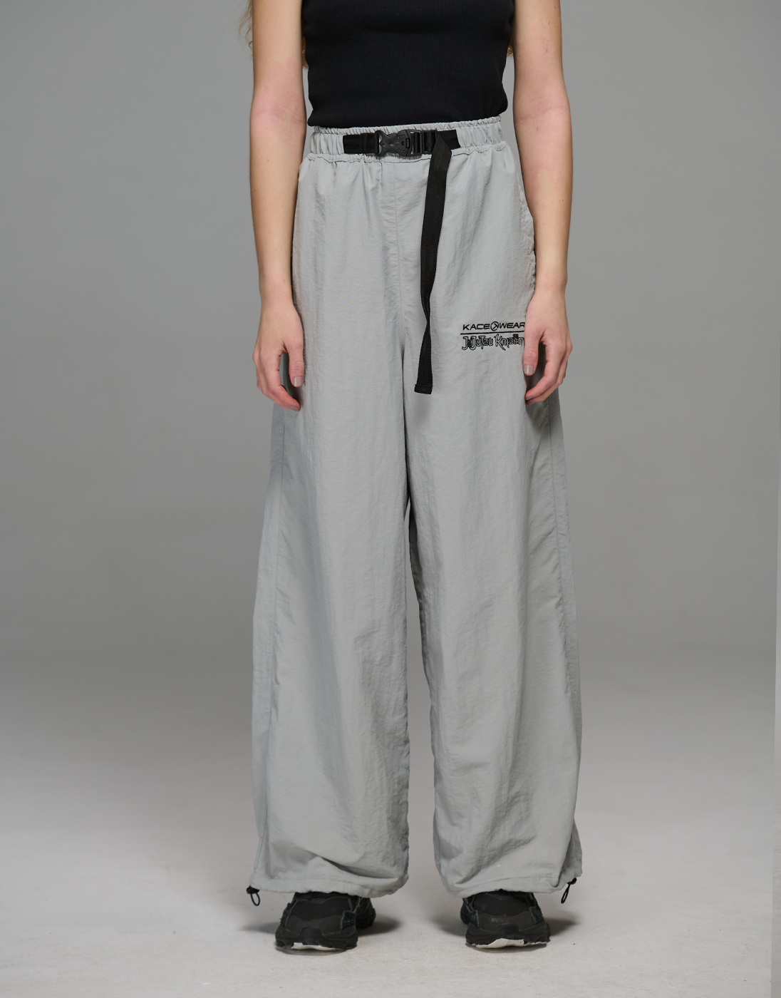 Calça Parachute Combat JJK x Kace Wear Cinza