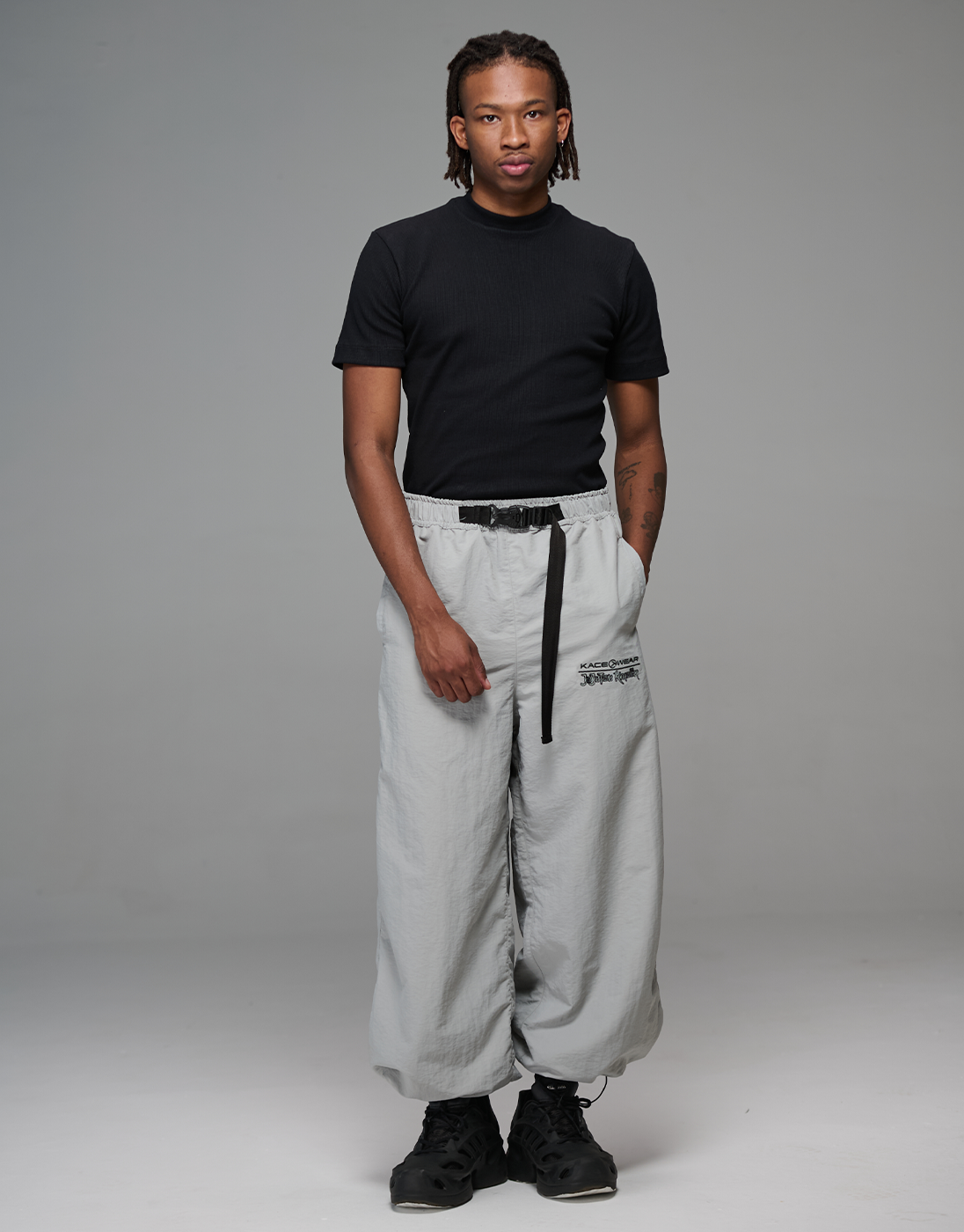 Calça Parachute Combat JJK x Kace Wear Cinza