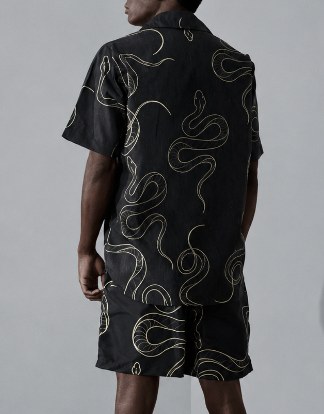 Camisa de Botão Estampada Preta Snake Kace