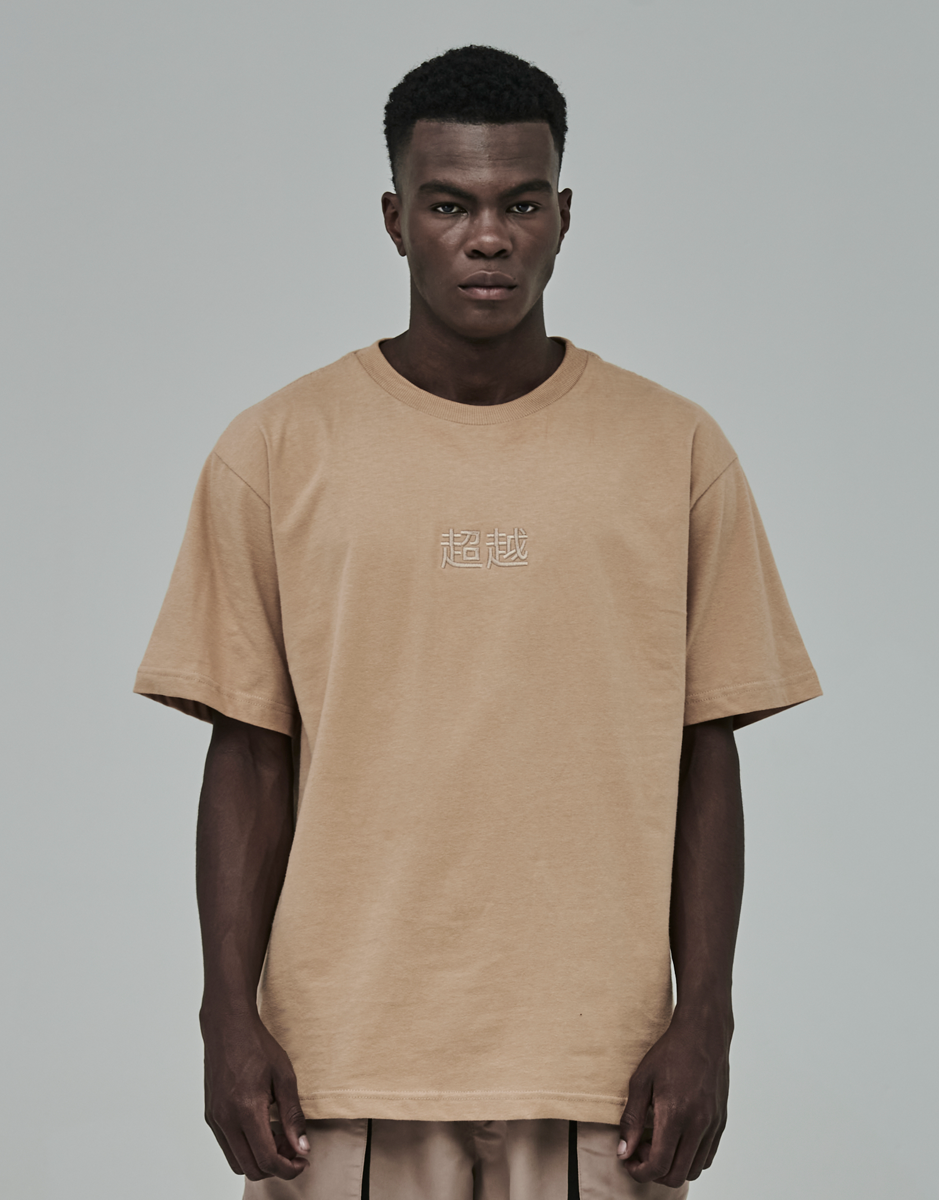 Camiseta Bege Kace x Pitayaq