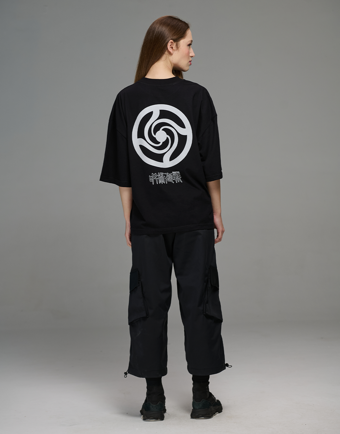 Camiseta Boxy Jujutsu Kaisen x Kace Wear Preta
