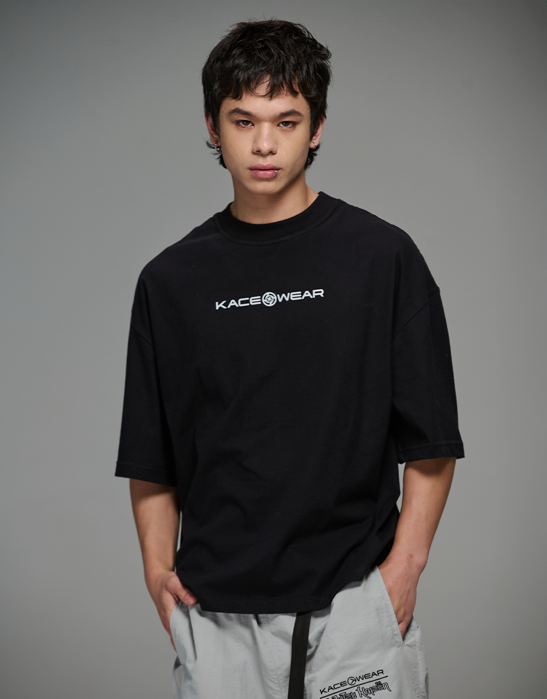 Camiseta Boxy Jujutsu Kaisen x Kace Wear Preta