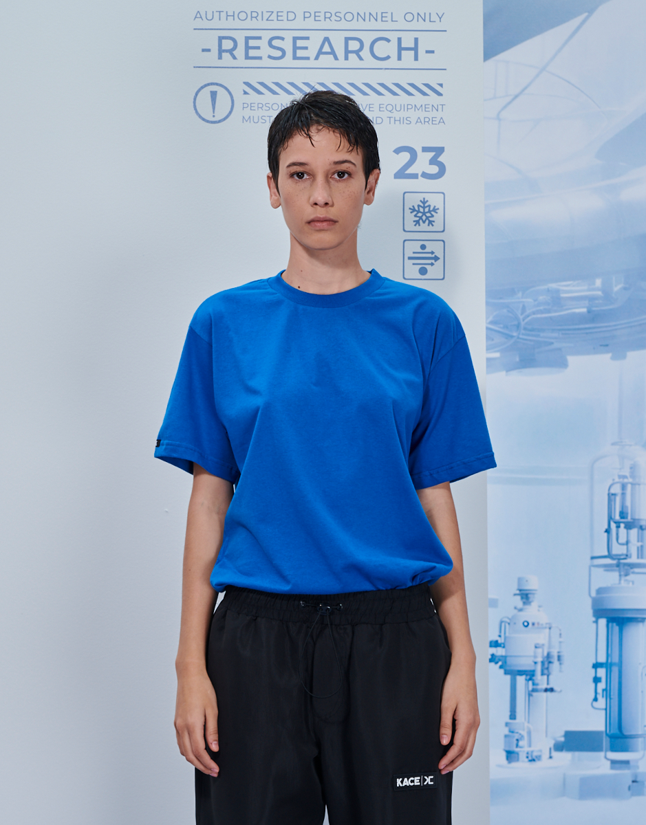 Camiseta Básica Lisa Azul Kace Frente Feminina