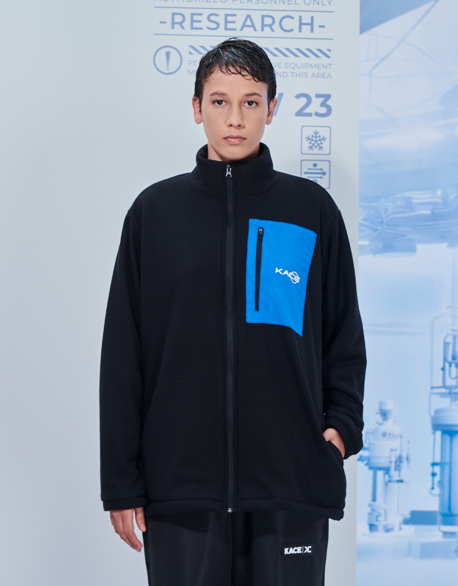 Jaqueta Gola Alta Thermo Fleece Preta Research Kace Frente Feminina