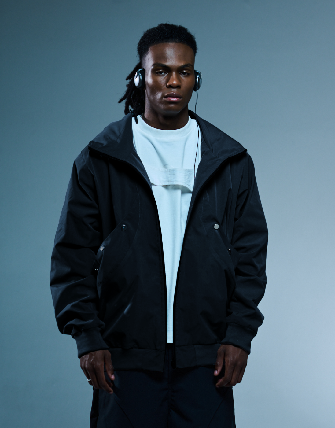 Jaqueta Puparia Kace Wear x H. Anzai Preta