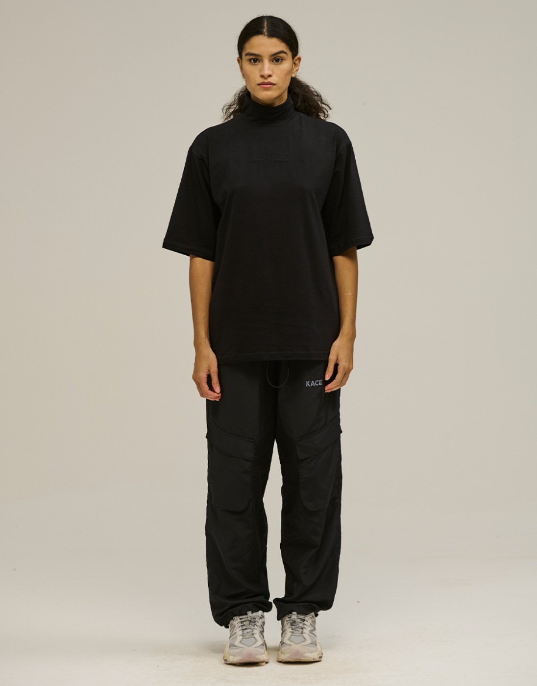 Blusa Gola Alta Oversized Preta Logo Bordado Kace