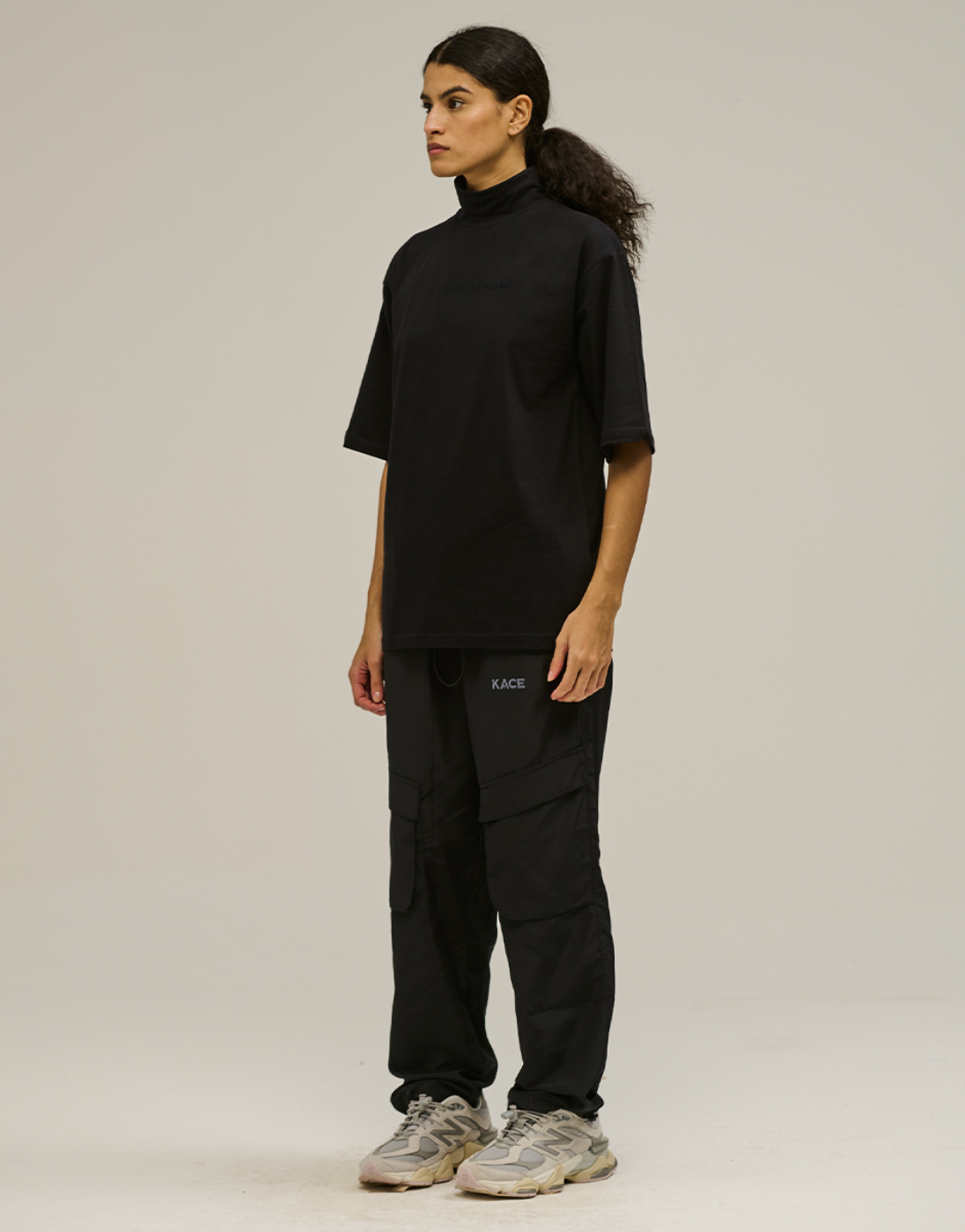 Blusa Gola Alta Oversized Preta Logo Bordado Kace