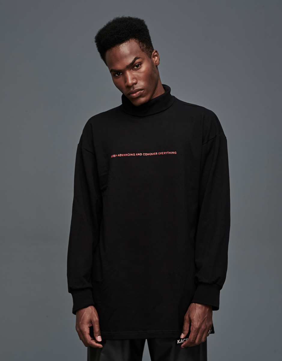 Blusa de Moletom Gola Alta Acrônimo Preta Kace KACE WEAR