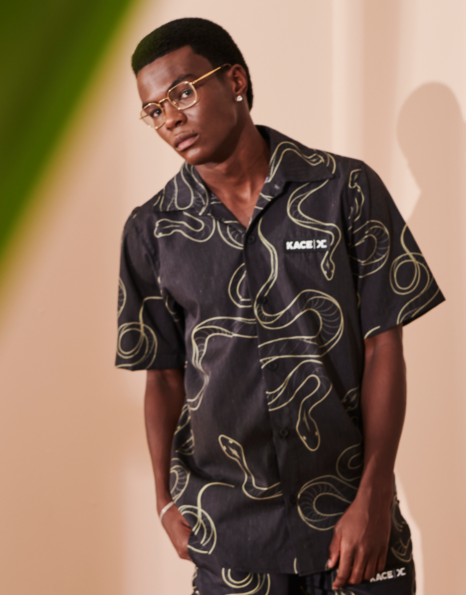 Camisa preta online estampada masculina