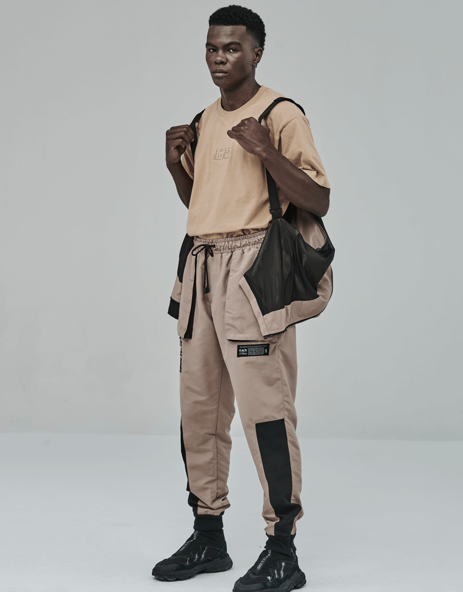 Camiseta Bege Kace x Pitayaq Techwear Masculina Look